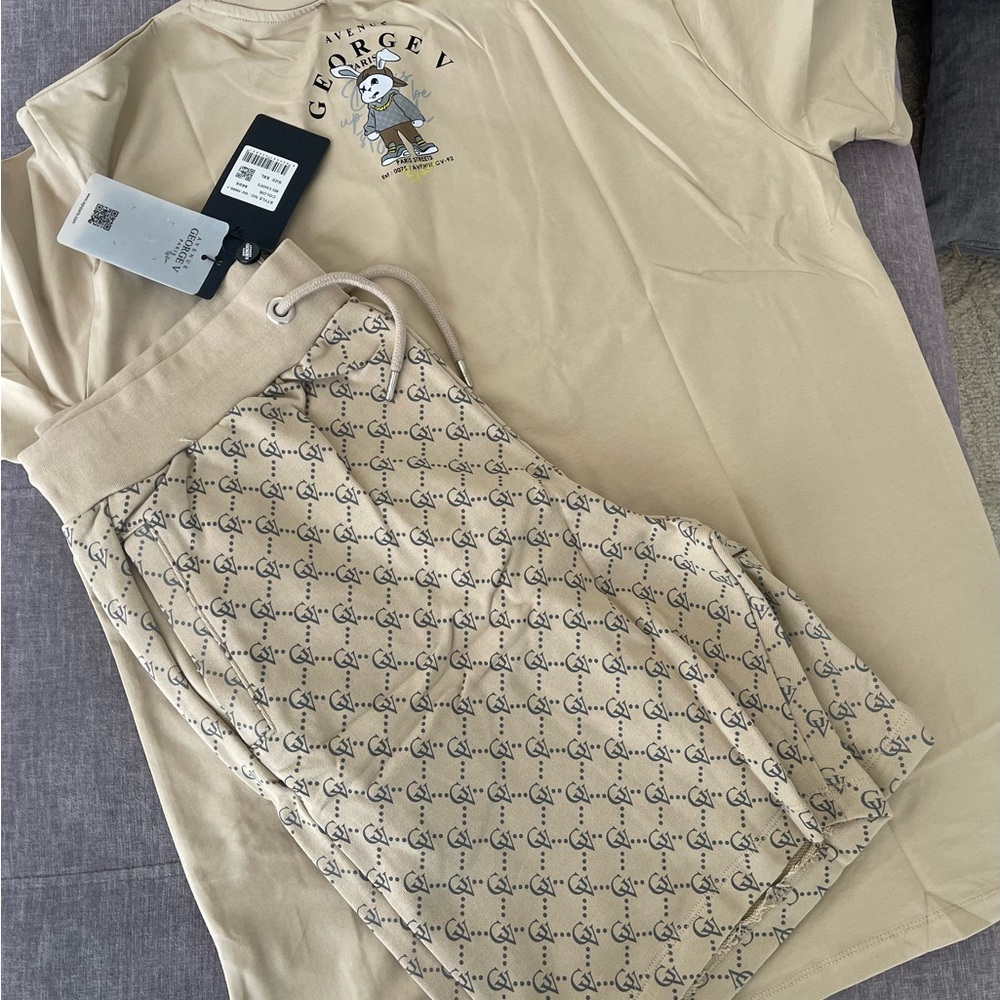 Avenue George V Paris Men’s Beige Short Set 2 piece set Rabbit Rhinestone NWT - Picture 3 of 9